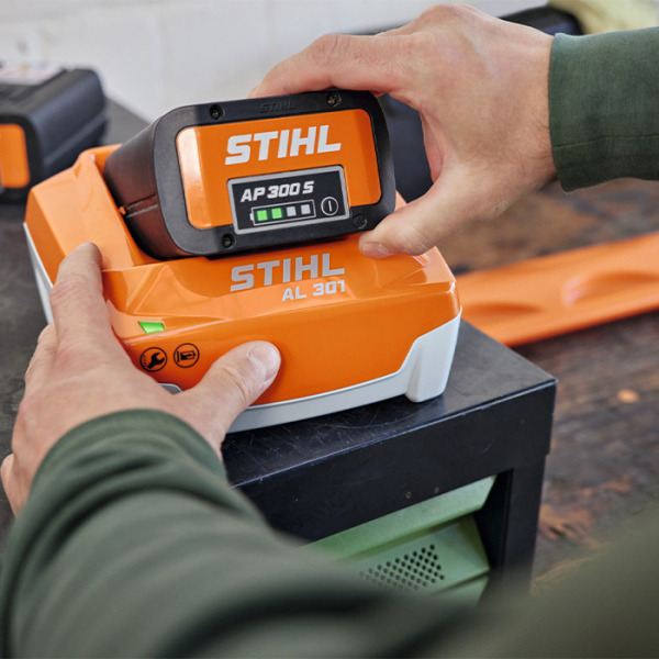 Зарядное устройство STIHL AL 301