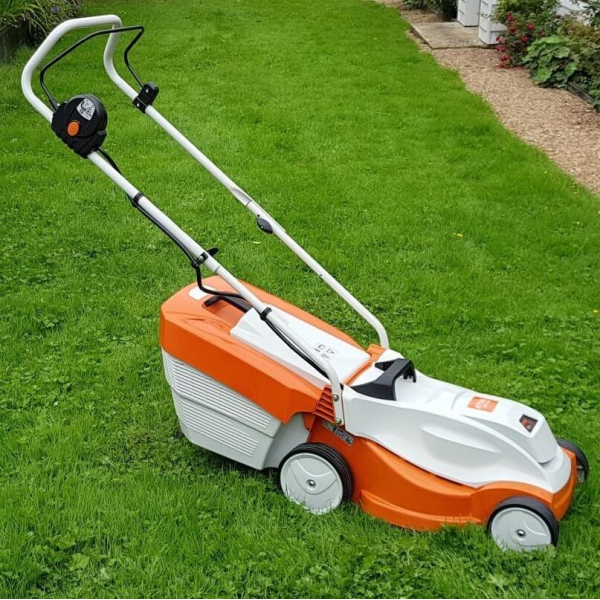 Акумуляторна несамохідна газонокосарка STIHL RMA 235.1 Set, з акб AK 20 4 Ah і з/п AL 101