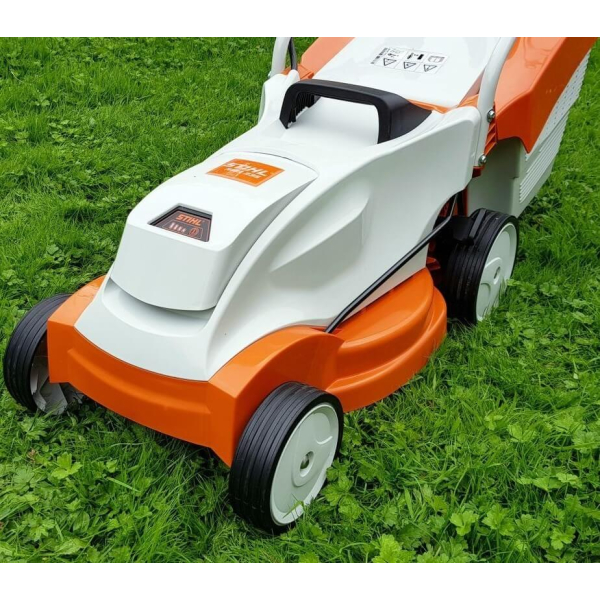 Акумуляторна несамохідна газонокосарка STIHL RMA 235.1 Set, з акб AK 20 4 Ah і з/п AL 101